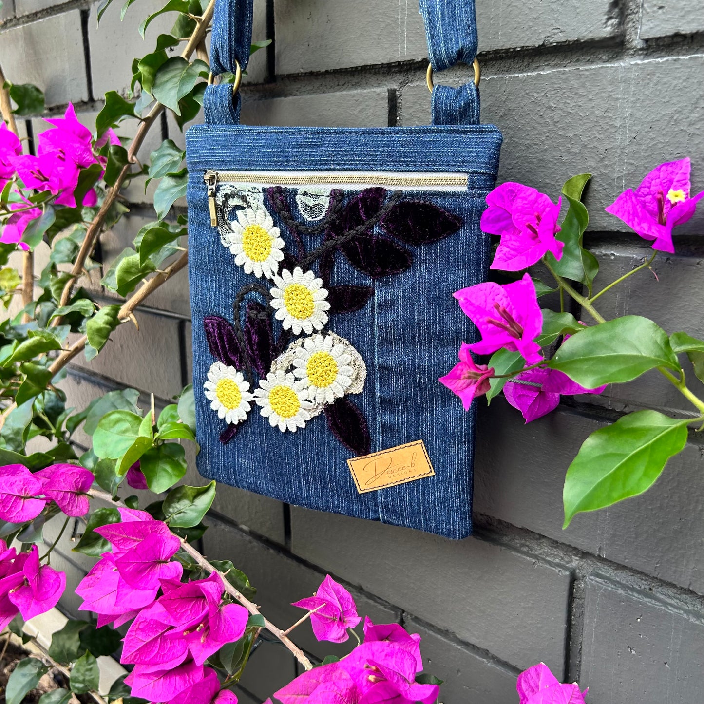 Small Crossbody Bag - Vintage Daisies