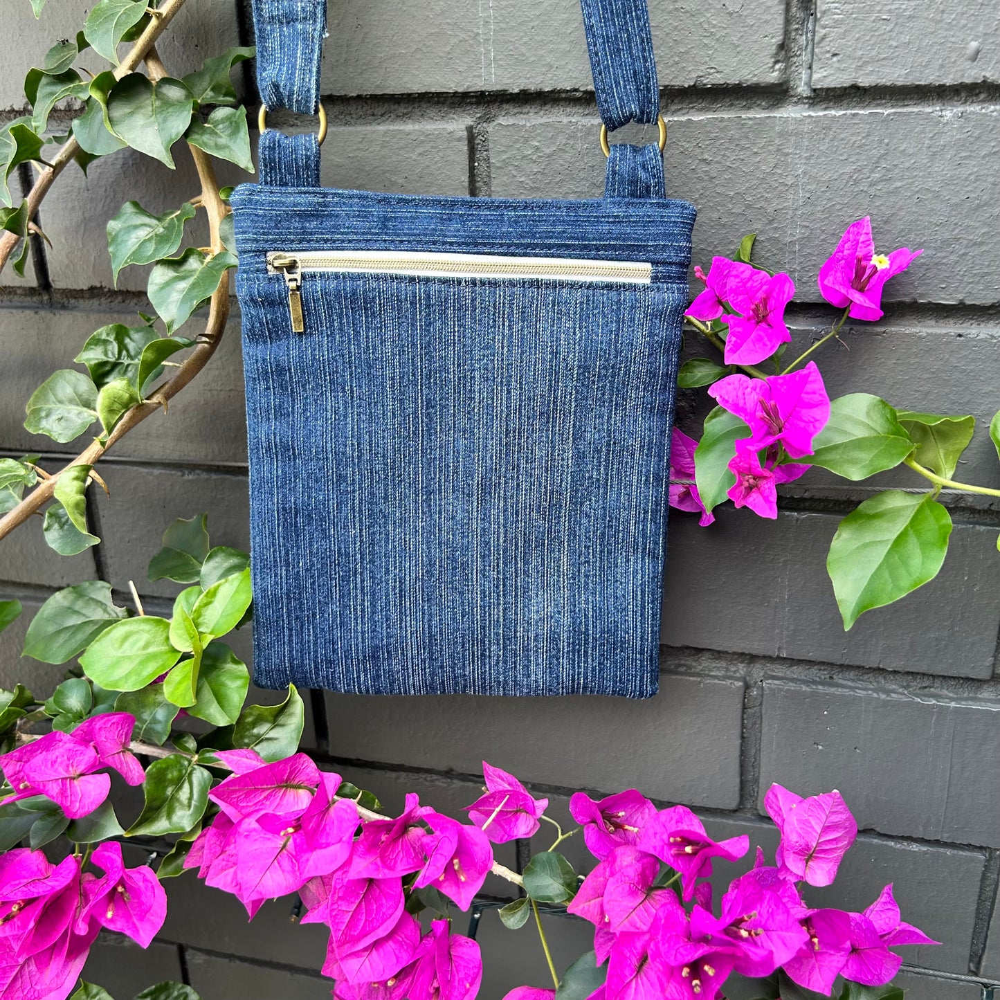 Small Crossbody Bag - Vintage Daisies