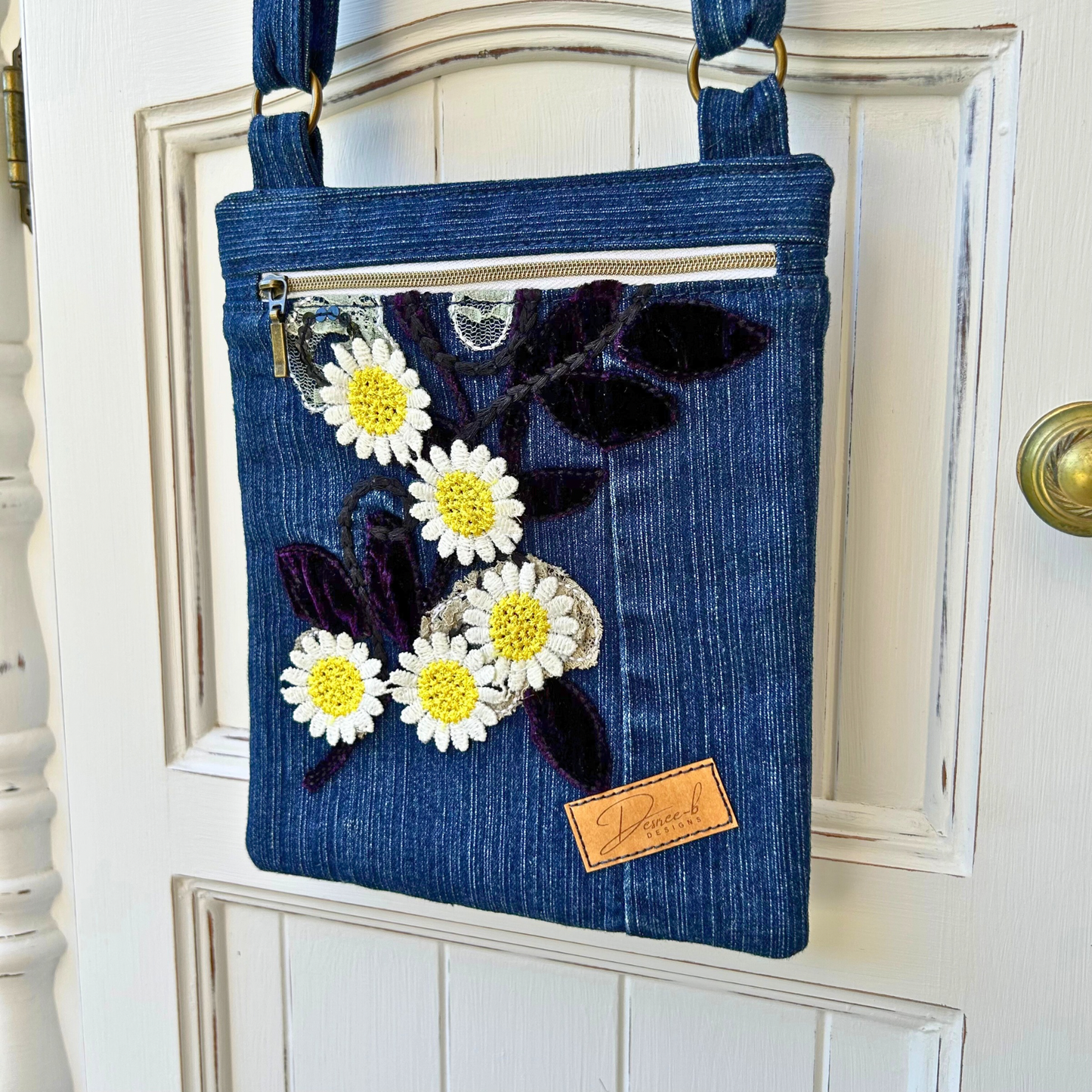 Small Crossbody Bag - Vintage Daisies