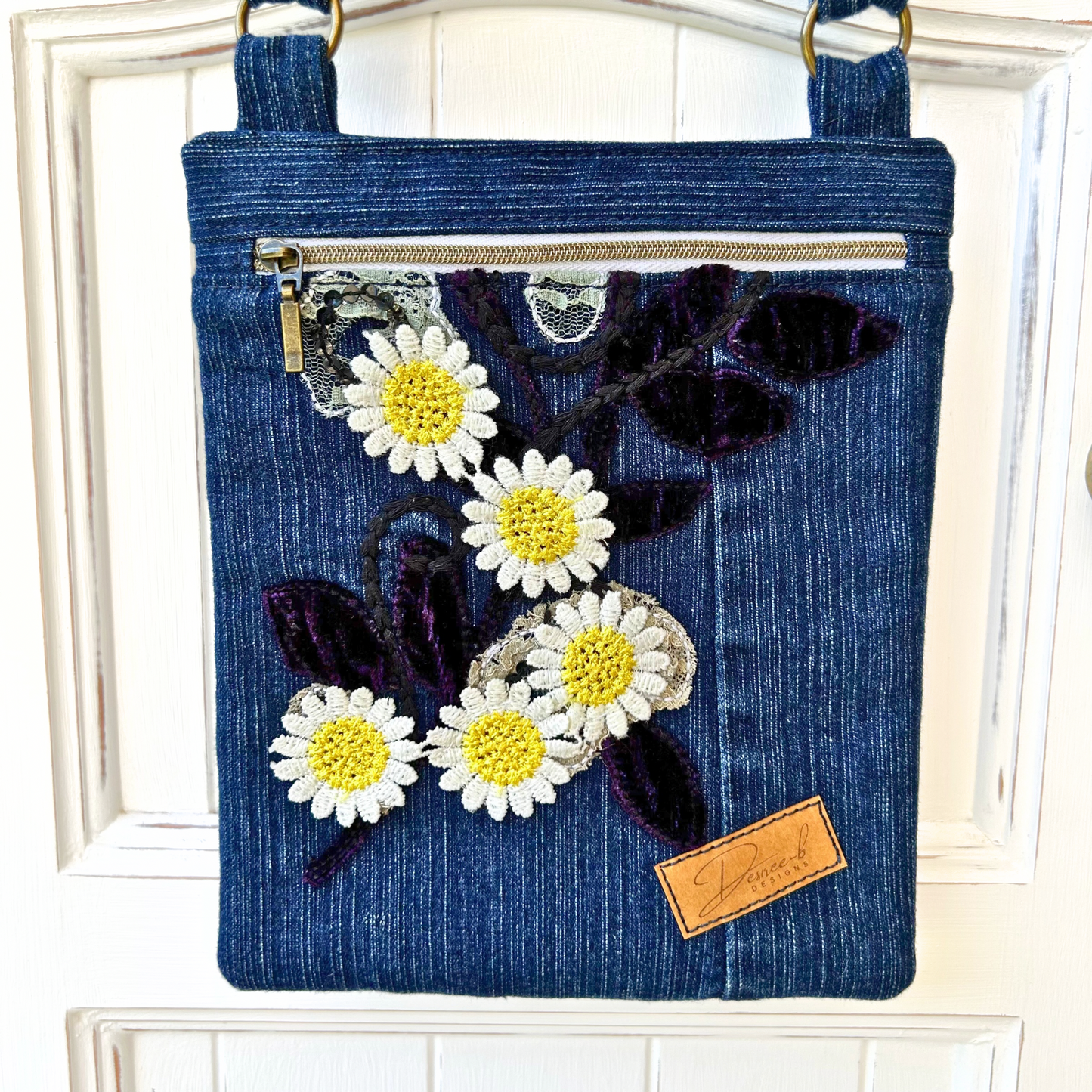 Small Crossbody Bag - Vintage Daisies